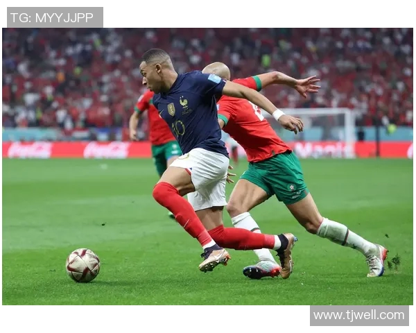 卡欧冠竞技场聚焦：足球球星争锋对决，荣耀与梦想的巅峰对话